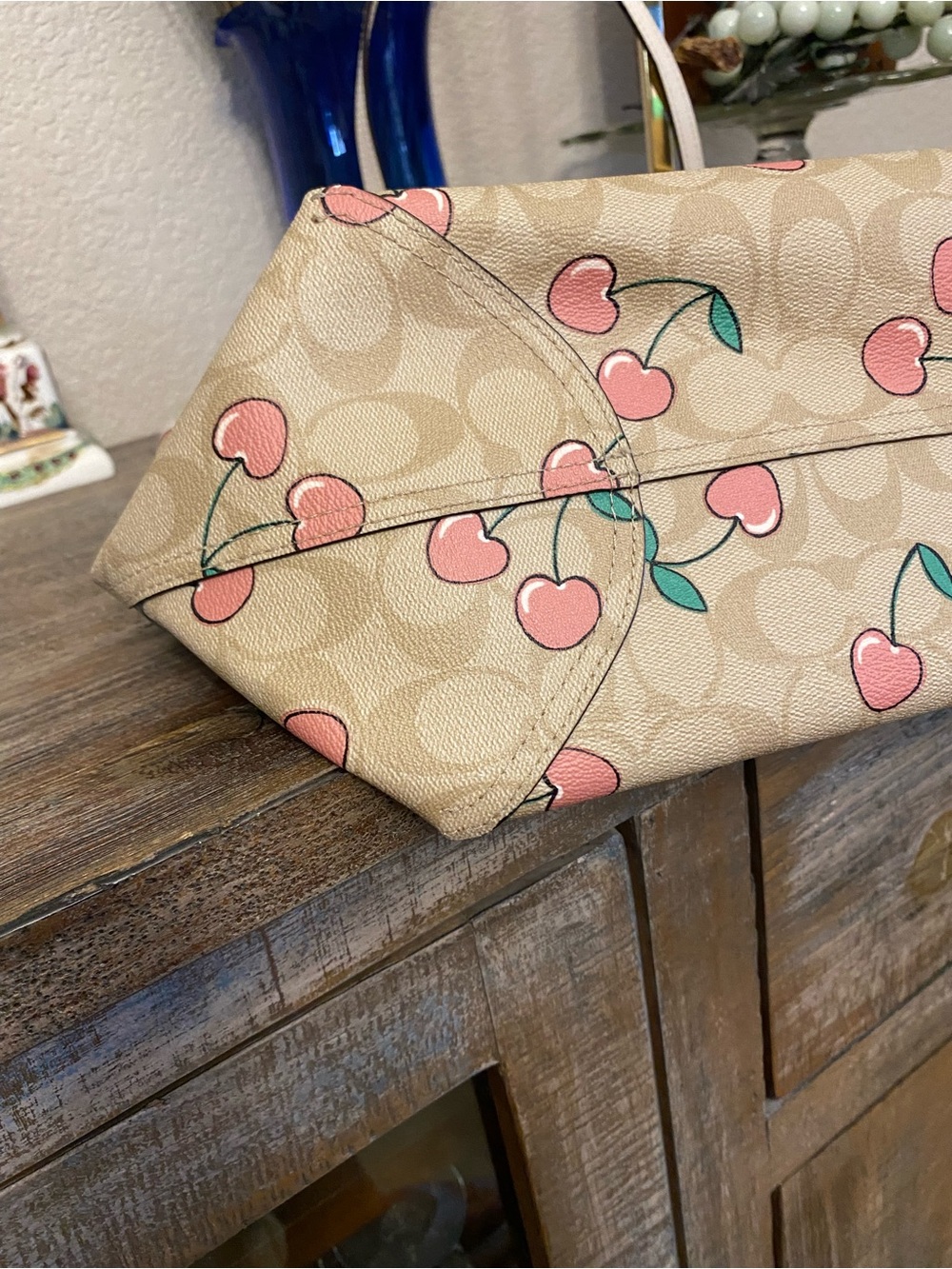 GUC Coach City Tote in Signature Canvas heart cherry print in Light Khaki Multi - Picture 11 of 12